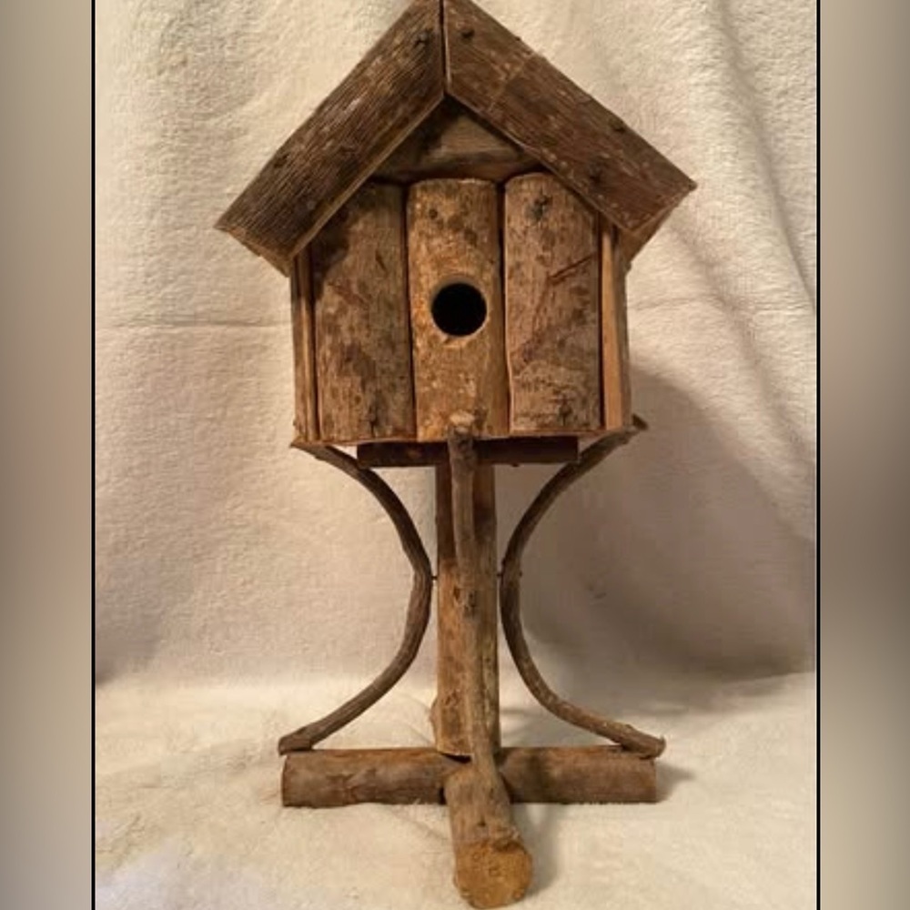 Rustic Wooden Birdhouse on Stand Natural Wood Sturdy Stand 12” X 7” NWOT